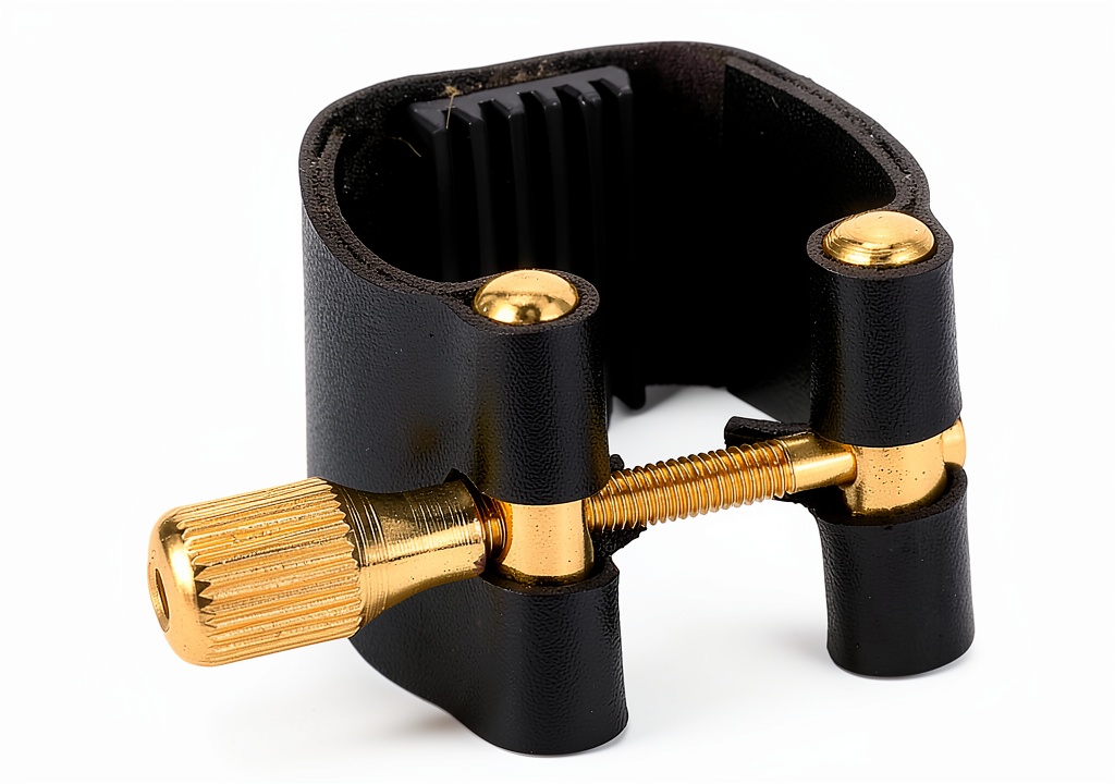 Pavo Alto Sax Ligature made from high-quality leather material